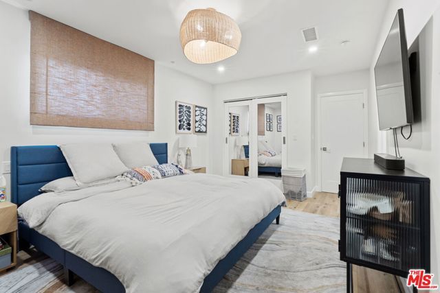 11038 Blix Street, North Hollywood (los Angeles), CA 91602