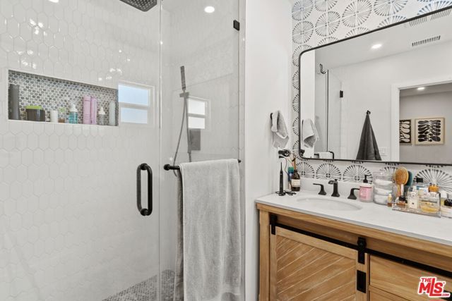 11038 Blix Street, North Hollywood (los Angeles), CA 91602