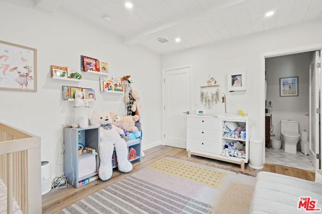 11038 Blix Street, North Hollywood (los Angeles), CA 91602