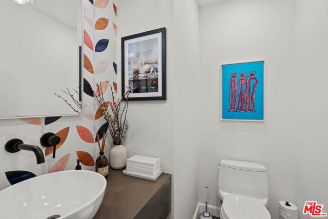 11038 Blix Street, North Hollywood (los Angeles), CA 91602