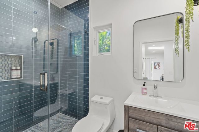 11038 Blix Street, North Hollywood (los Angeles), CA 91602