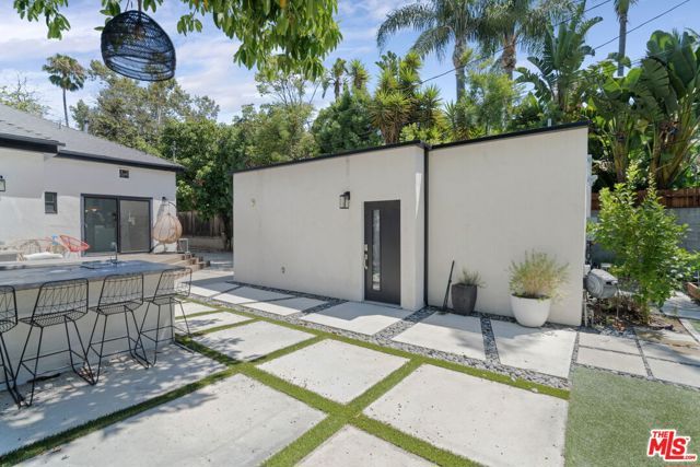 11038 Blix Street, North Hollywood (los Angeles), CA 91602
