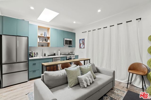 11038 Blix Street, North Hollywood (los Angeles), CA 91602