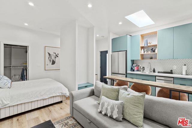 11038 Blix Street, North Hollywood (los Angeles), CA 91602