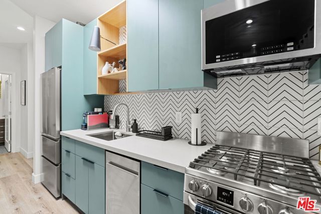 11038 Blix Street, North Hollywood (los Angeles), CA 91602