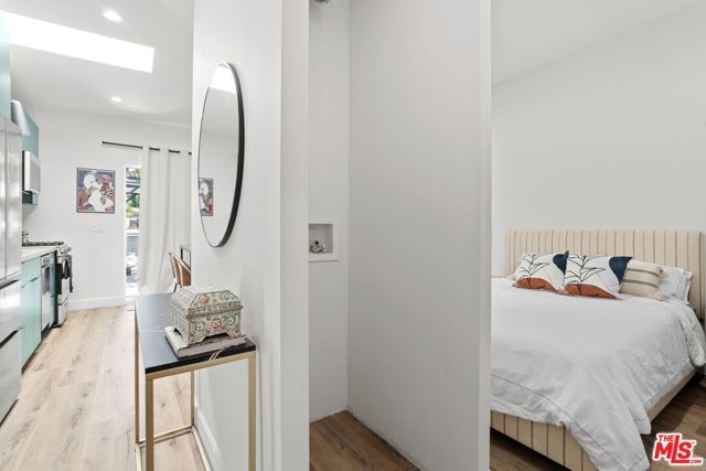 11038 Blix Street, North Hollywood (los Angeles), CA 91602