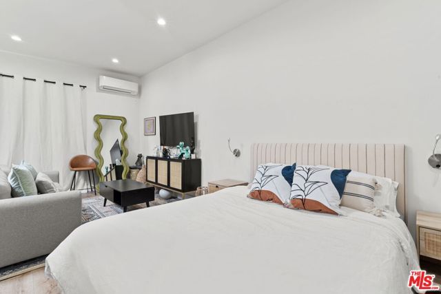 11038 Blix Street, North Hollywood (los Angeles), CA 91602