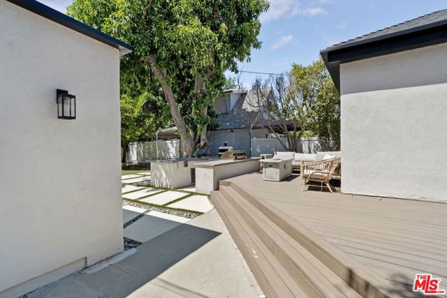 11038 Blix Street, North Hollywood (los Angeles), CA 91602