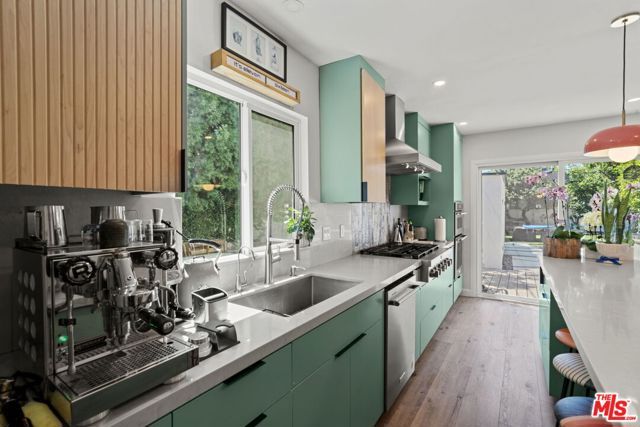 11038 Blix Street, North Hollywood (los Angeles), CA 91602