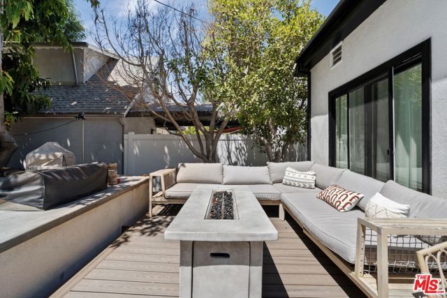 11038 Blix Street, North Hollywood (los Angeles), CA 91602