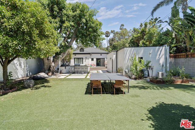 11038 Blix Street, North Hollywood (los Angeles), CA 91602