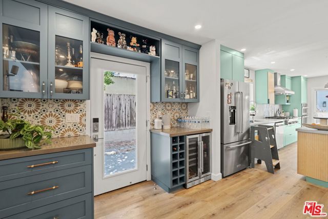 11038 Blix Street, North Hollywood (los Angeles), CA 91602