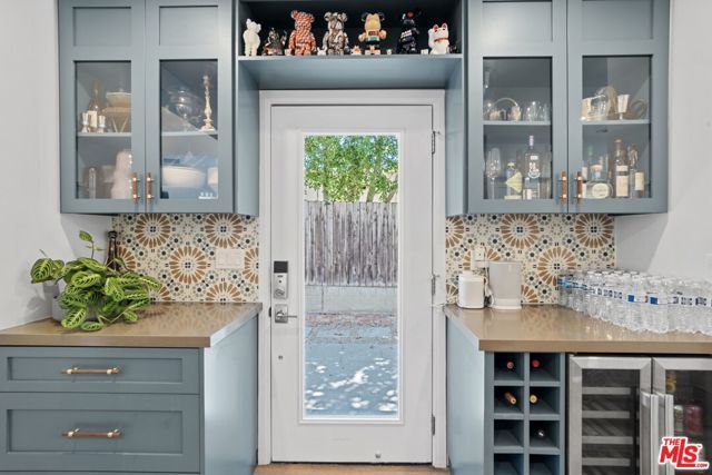 11038 Blix Street, North Hollywood (los Angeles), CA 91602