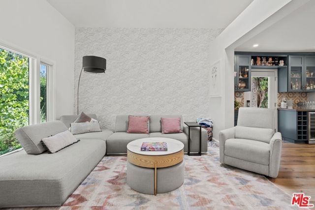 11038 Blix Street, North Hollywood (los Angeles), CA 91602