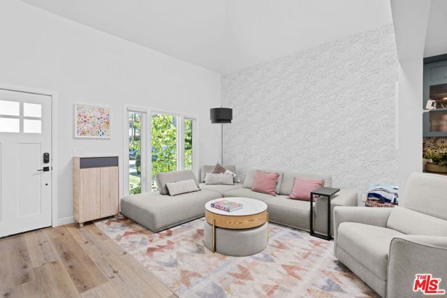 11038 Blix Street, North Hollywood (los Angeles), CA 91602