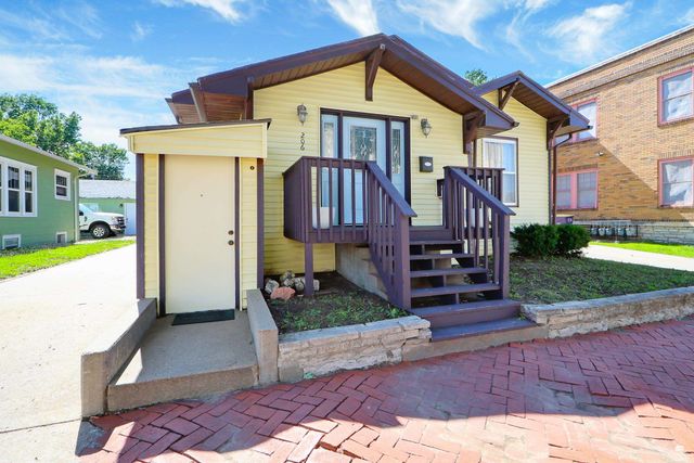 206 S 5th Street, Manhattan, KS 66502