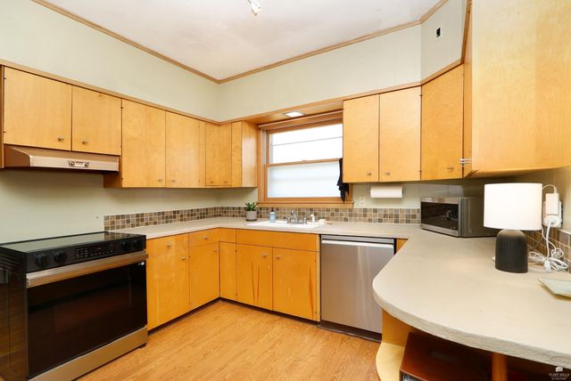 206 S 5th Street, Manhattan, KS 66502