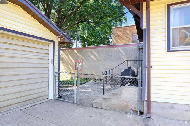206 S 5th Street, Manhattan, KS 66502