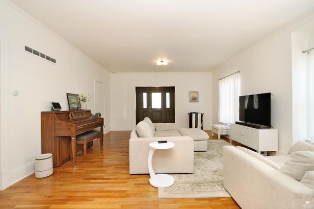 206 S 5th Street, Manhattan, KS 66502