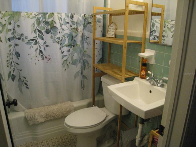 726 NW 34TH AVENUE, Gainesville, FL 32609