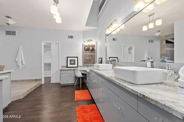 5620 N Casa Blanca Drive, Paradise Valley, AZ 85253