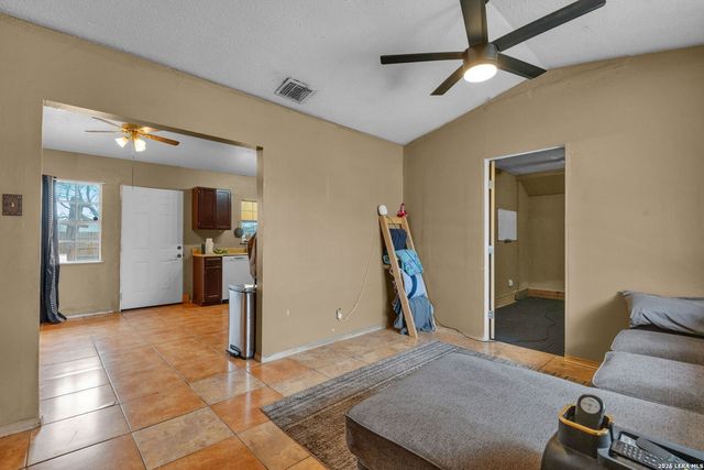 5858 Castle Hunt, San Antonio, TX 78218