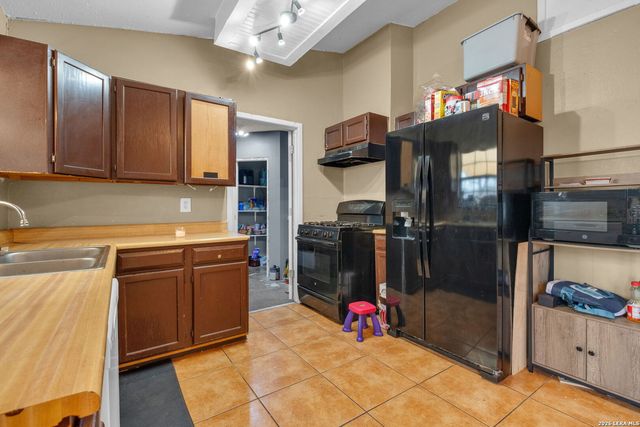 5858 Castle Hunt, San Antonio, TX 78218