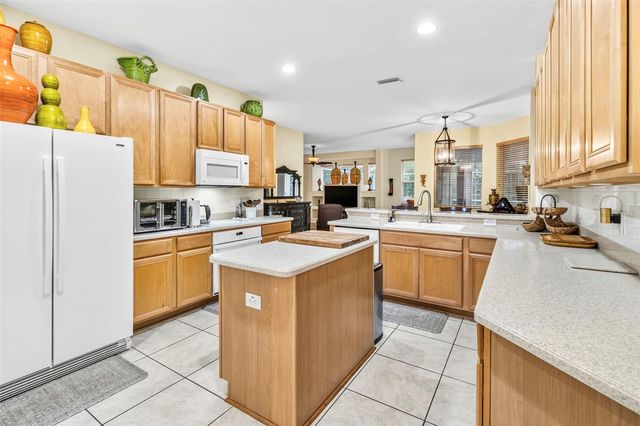 28 CAMELOT RIDGE DRIVE, Brandon, FL 33511