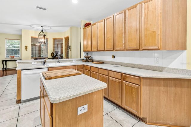 28 CAMELOT RIDGE DRIVE, Brandon, FL 33511