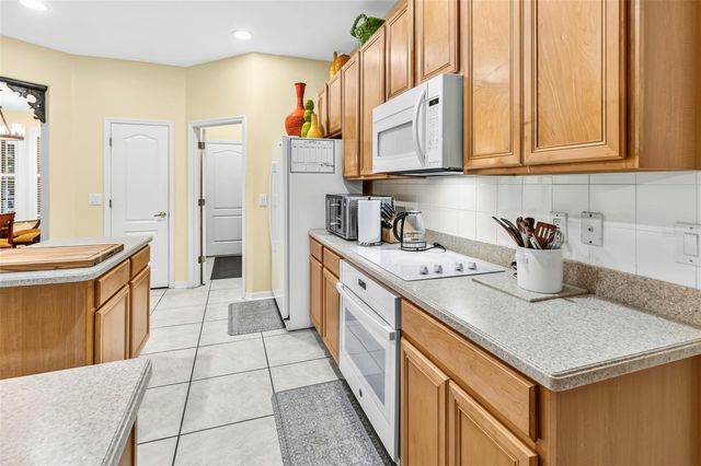 28 CAMELOT RIDGE DRIVE, Brandon, FL 33511