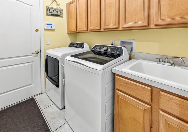 28 CAMELOT RIDGE DRIVE, Brandon, FL 33511