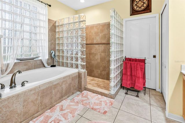 28 CAMELOT RIDGE DRIVE, Brandon, FL 33511