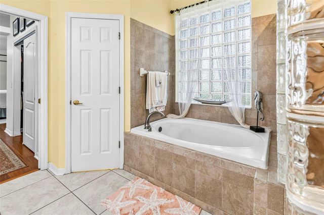 28 CAMELOT RIDGE DRIVE, Brandon, FL 33511