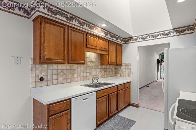 14430 Cove Creek Court, Shelby Charter Township, MI 48315