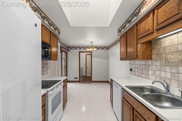 14430 Cove Creek Court, Shelby Charter Township, MI 48315