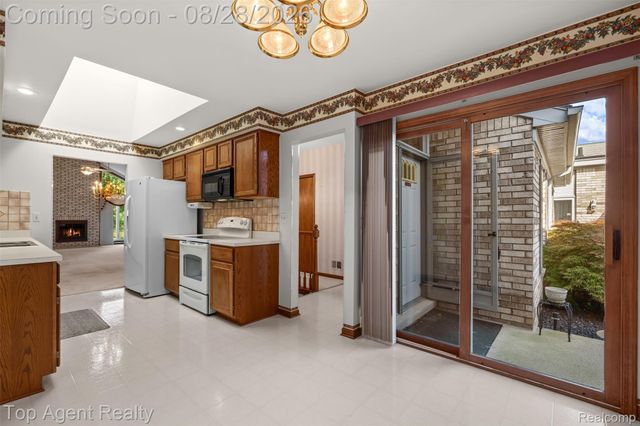 14430 Cove Creek Court, Shelby Charter Township, MI 48315