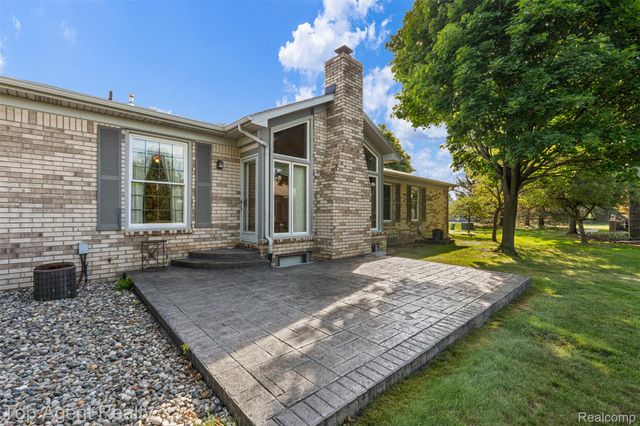 14430 Cove Creek Court, Shelby Charter Township, MI 48315