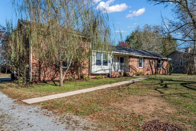 1065 Lakeland Dr, Gallatin, TN 37066