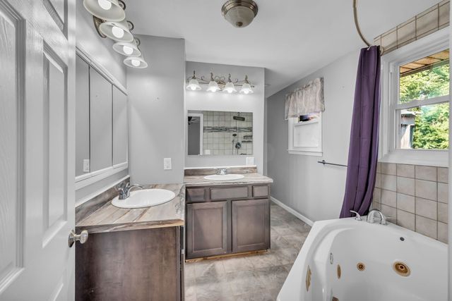 1065 Lakeland Dr, Gallatin, TN 37066