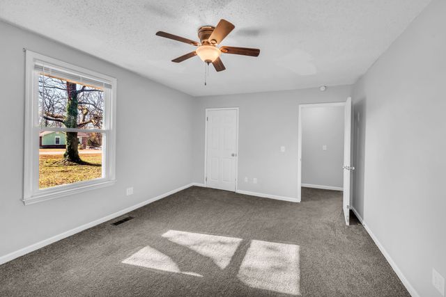 1065 Lakeland Dr, Gallatin, TN 37066