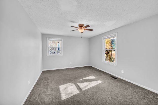 1065 Lakeland Dr, Gallatin, TN 37066