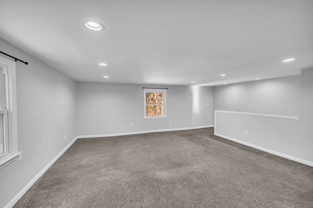 1065 Lakeland Dr, Gallatin, TN 37066