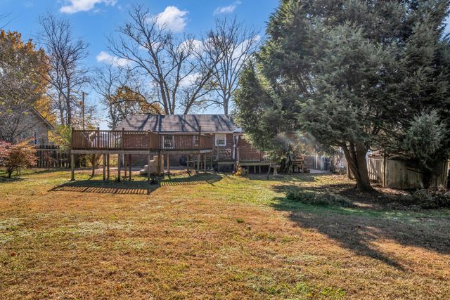 1065 Lakeland Dr, Gallatin, TN 37066