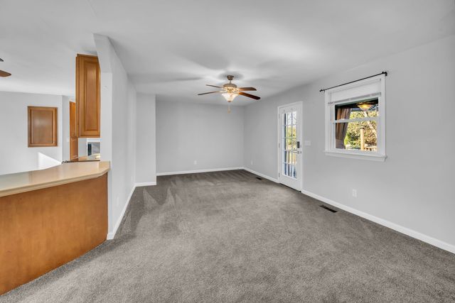 1065 Lakeland Dr, Gallatin, TN 37066