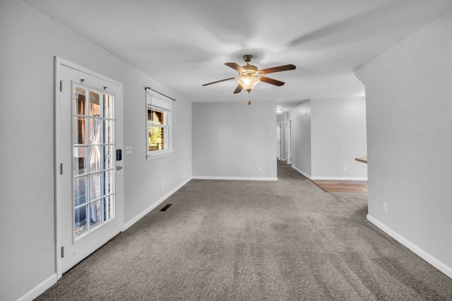 1065 Lakeland Dr, Gallatin, TN 37066