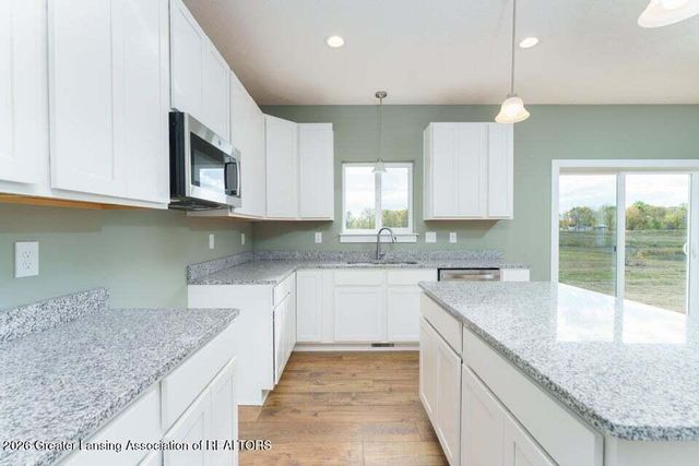 15277 Sherwood Lane, Lansing, MI 48906