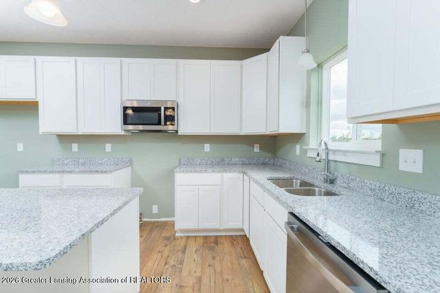 15277 Sherwood Lane, Lansing, MI 48906