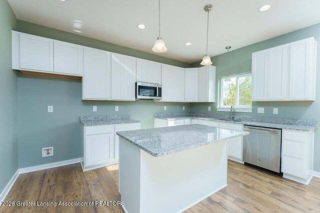 15277 Sherwood Lane, Lansing, MI 48906