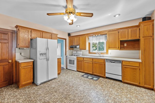 64 Locust St, Danvers, MA 01923