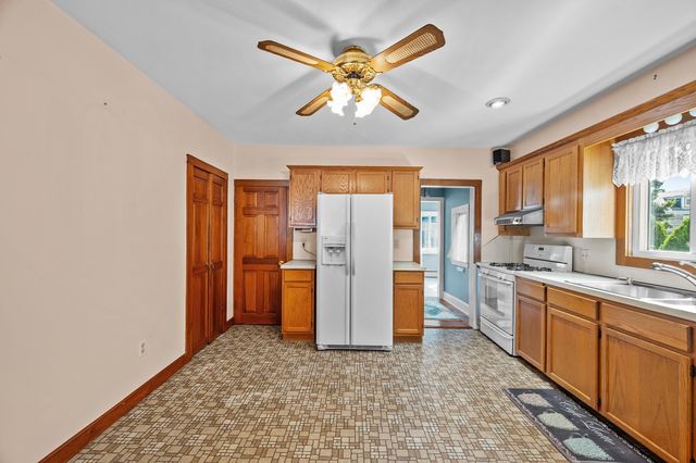 64 Locust St, Danvers, MA 01923